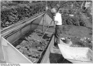 Gartenarbeit um 1982